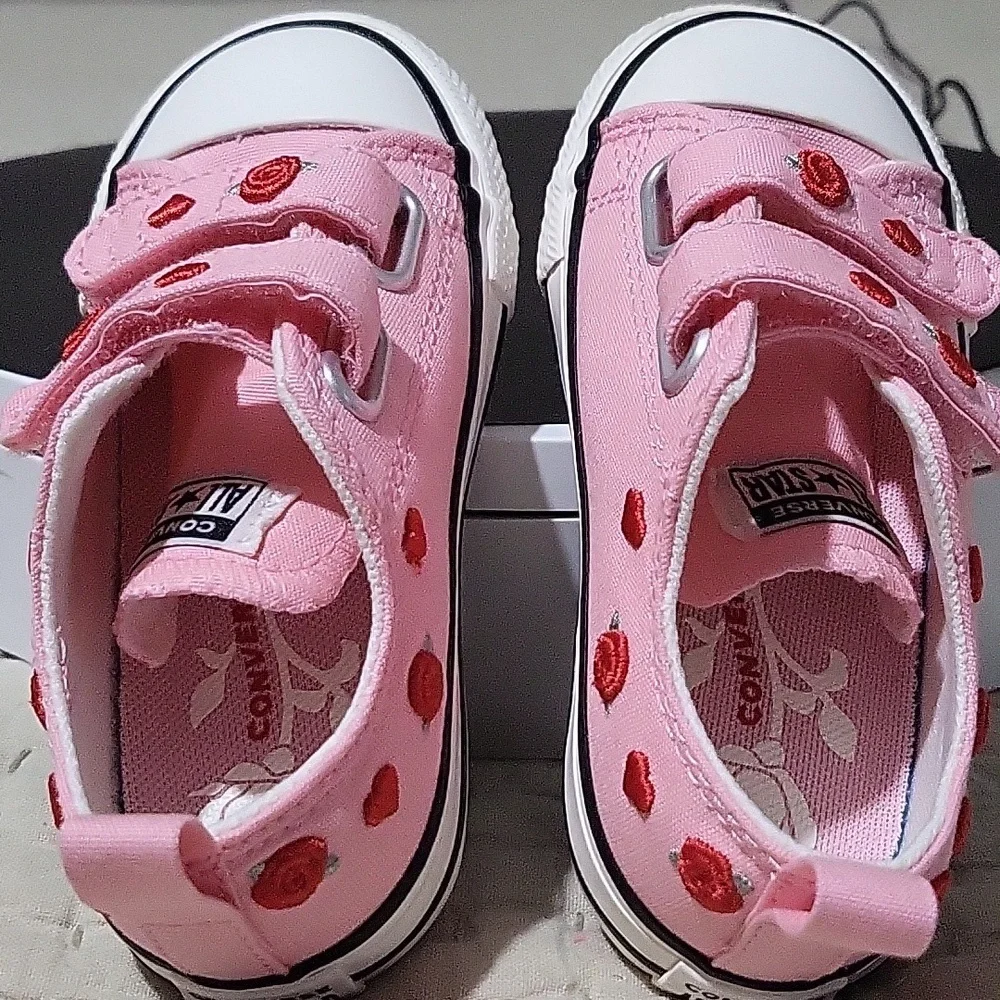 NEW Converse Love Me Lots Pink Shoes With Hearts/Roses Infant/ Toddler Size 7 - Picture 5 of 8